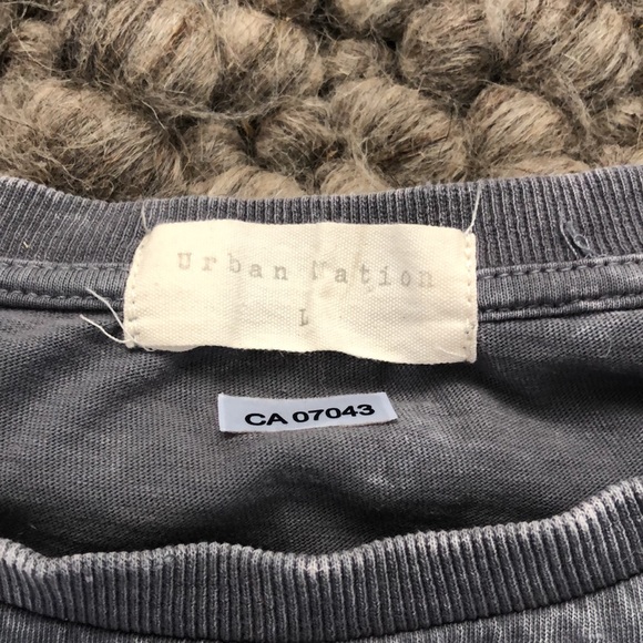 Crop top from Urban Nations - Picture 2 of 7